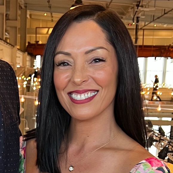 Meet your Posher, Gina - Picture 1 of 6